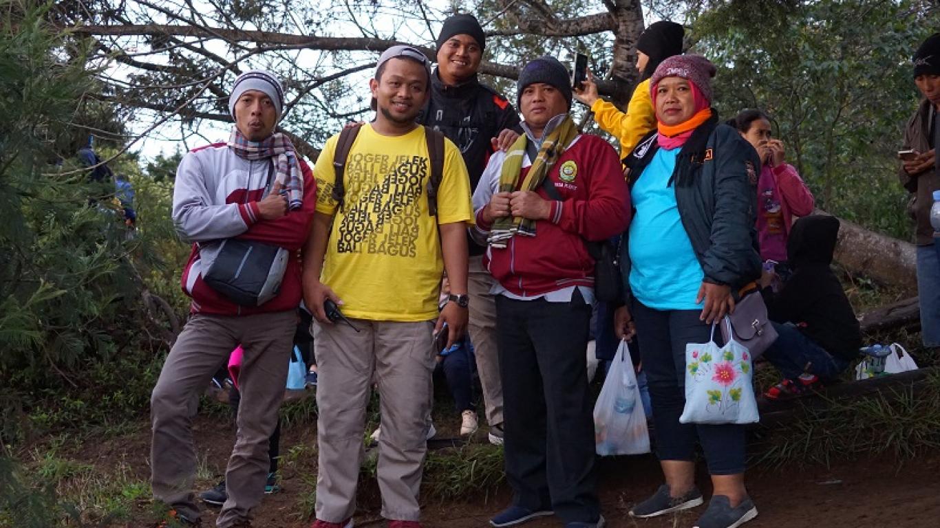 Berburu Golden Sunrise di Bukit Sikunir