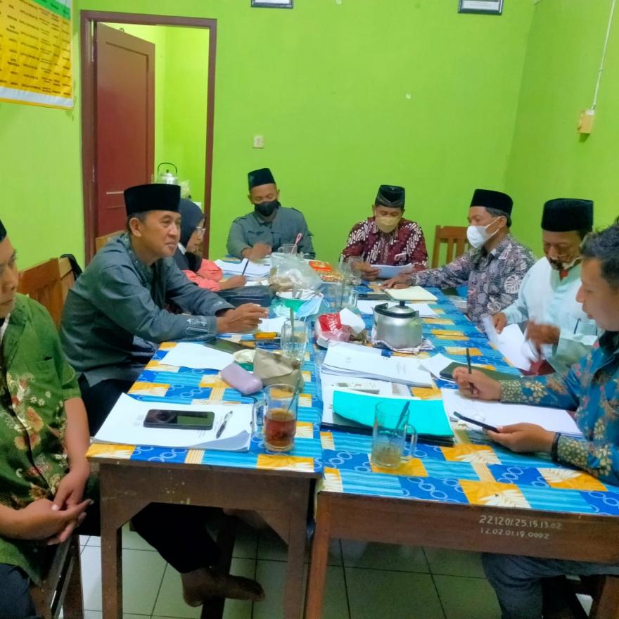 Rapat Internal Persiapan Monev Program Pemerintah Kalurahan 2022 oleh BamusKal 